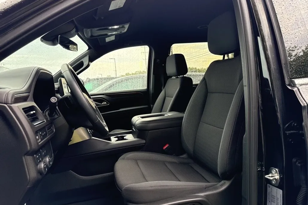 2024 Chevrolet Suburban LS photo 1