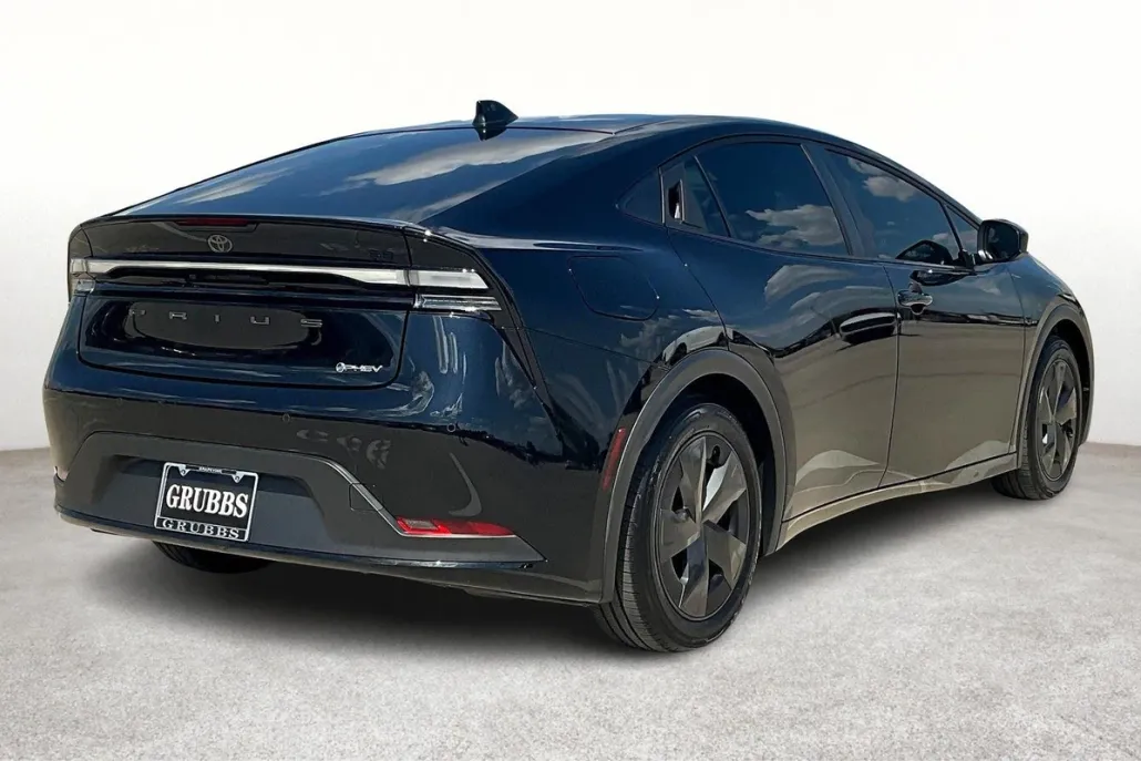 2025 Toyota Prius Plug-in Hybrid SE photo 1