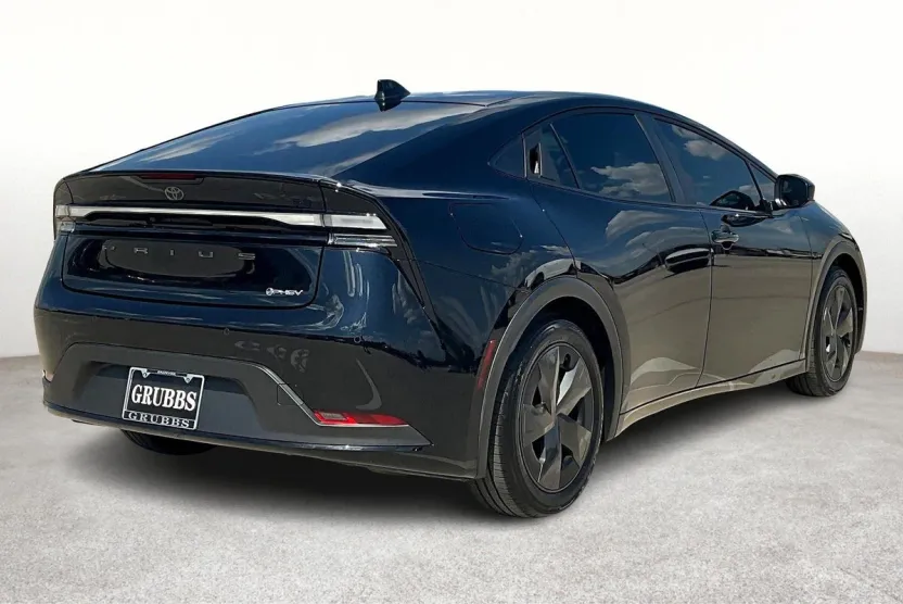 2025 Toyota Prius Plug-in Hybrid SE photo 1