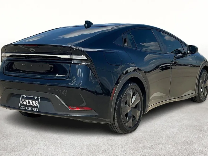 2025 Toyota Prius Plug-in Hybrid SE photo 1