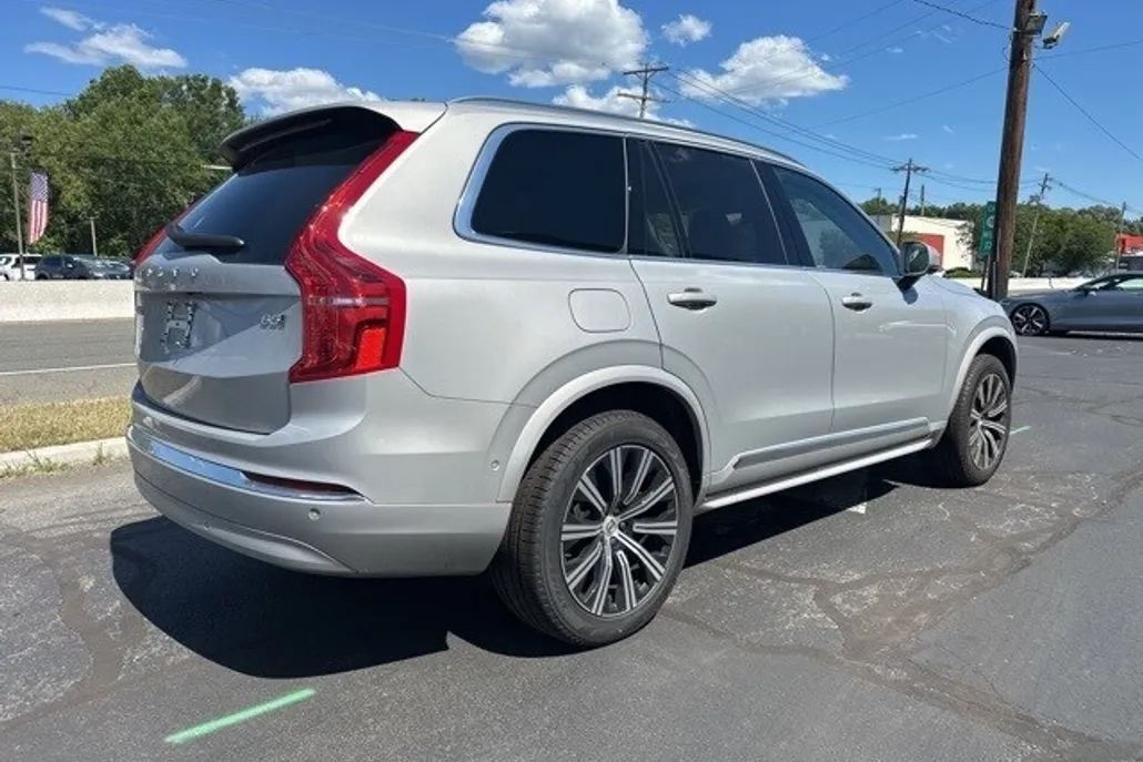 2025 Volvo XC90 B5 Plus photo 1