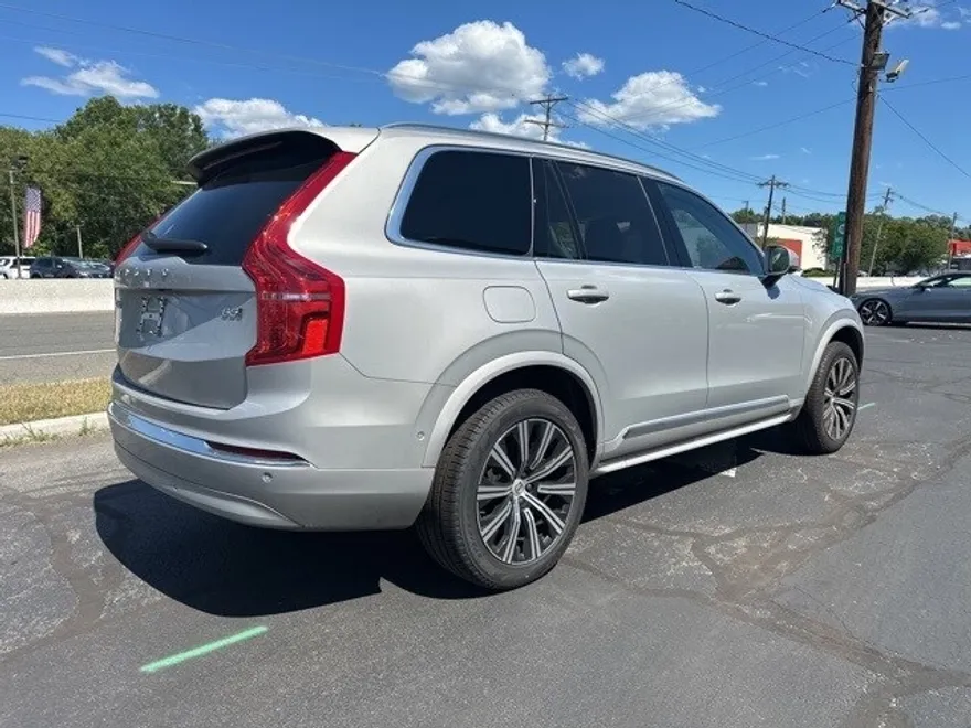 2025 Volvo XC90 B5 Plus photo 1