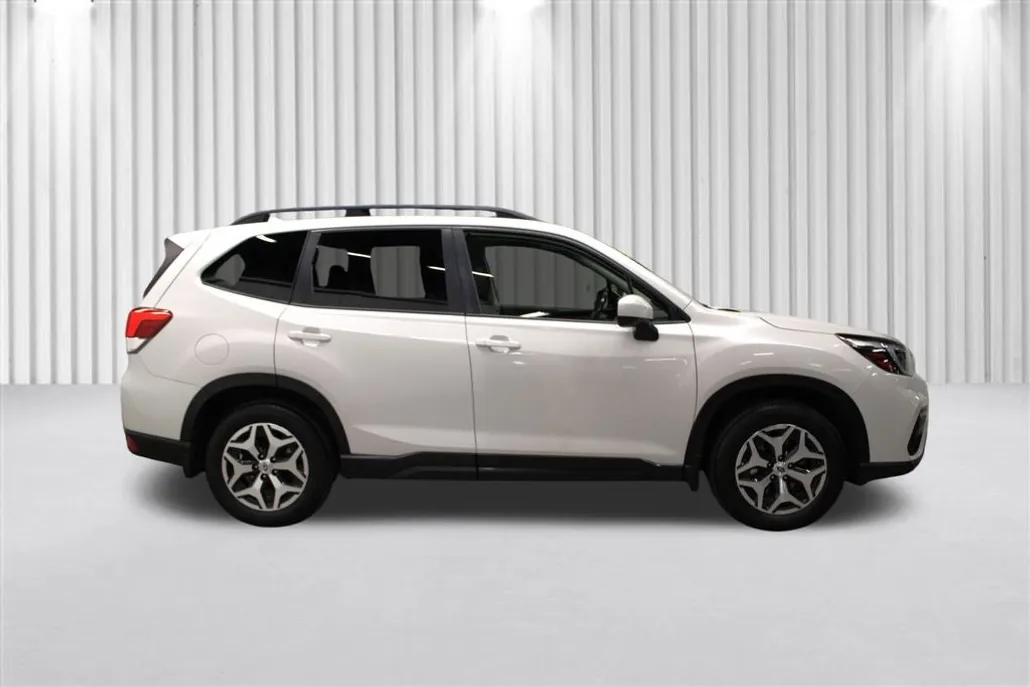 2021 Subaru Forester Premium photo 1