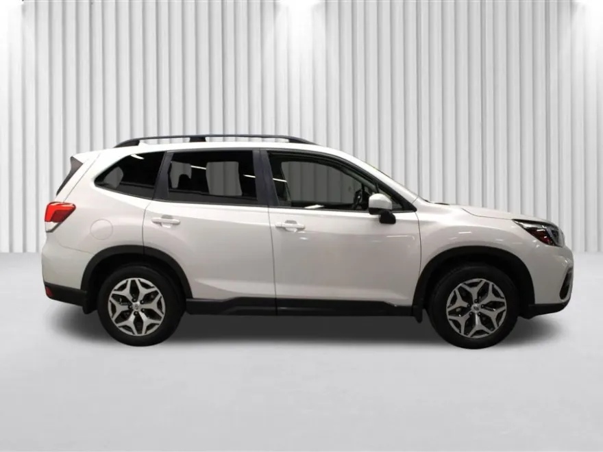 2021 Subaru Forester Premium photo 1