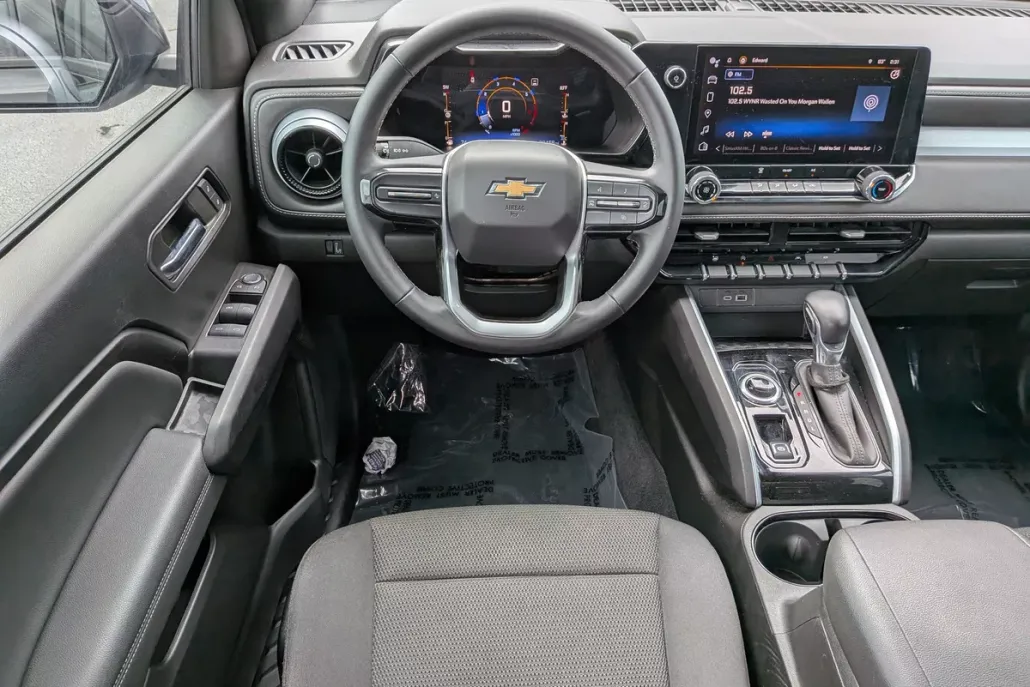 2023 Chevrolet Colorado LT photo 1