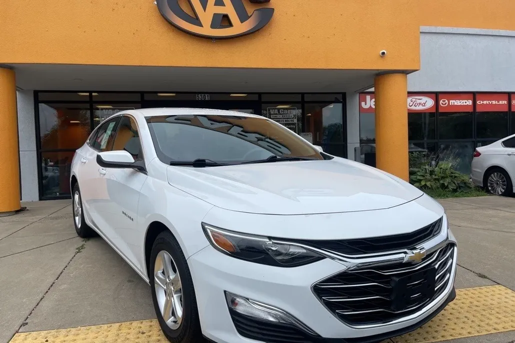 2023 Chevrolet Malibu LS photo 1