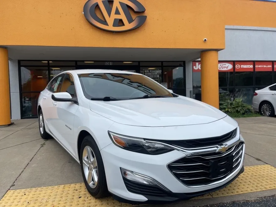 2023 Chevrolet Malibu LS photo 1