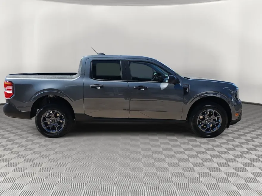2025 Ford Maverick XLT photo 1