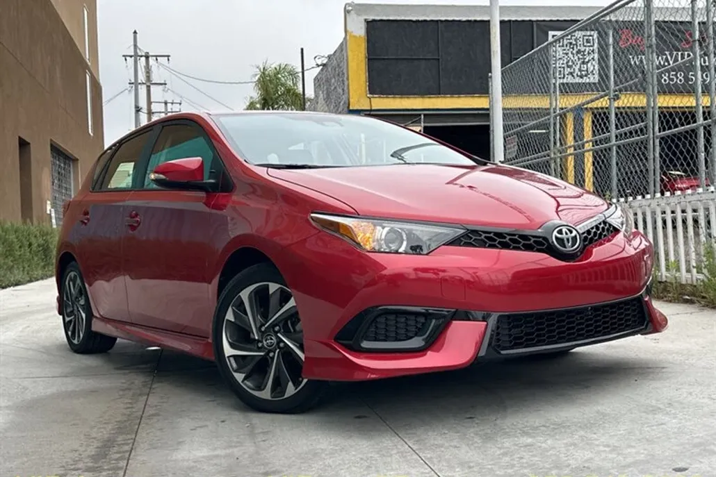 2017 Toyota Corolla iM photo 1