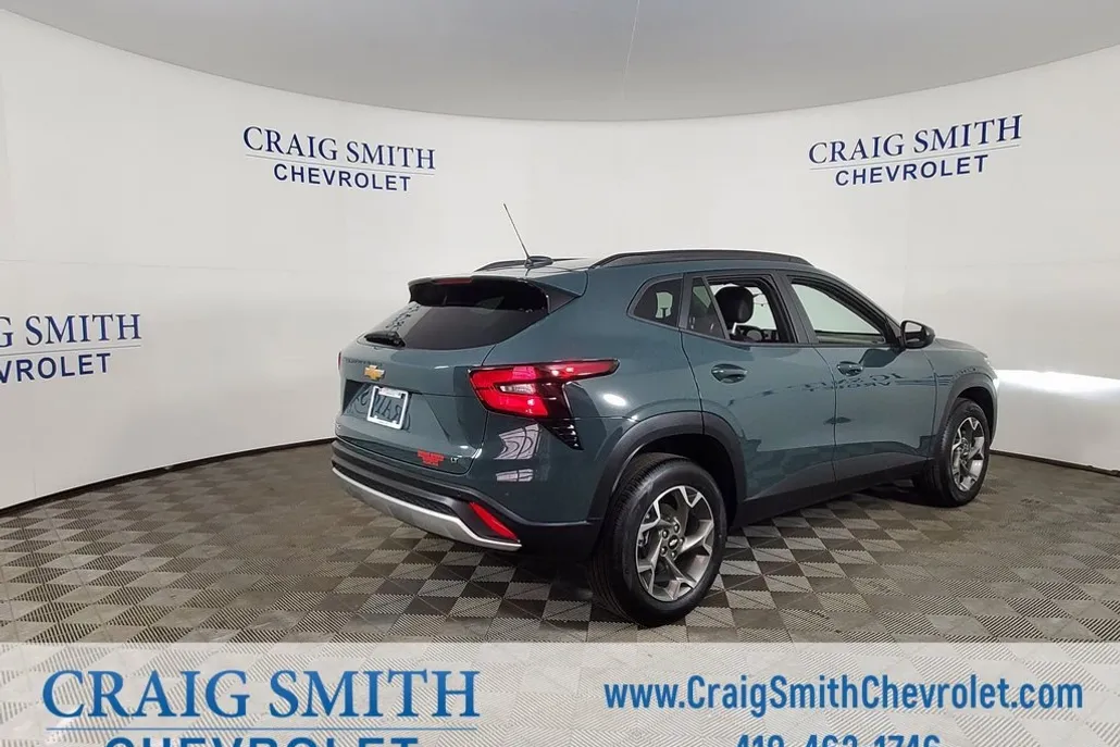 2025 Chevrolet Trax LT photo 1