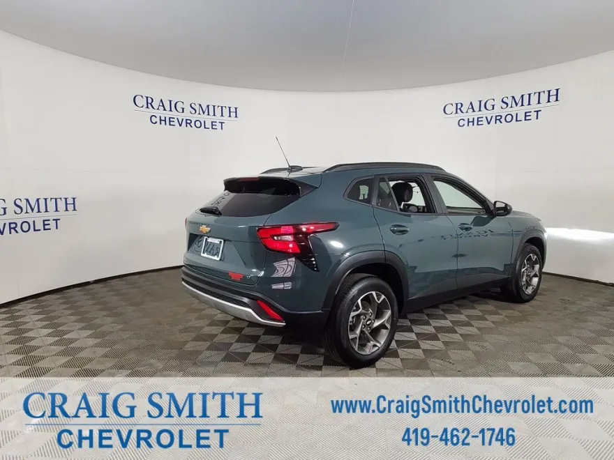2025 Chevrolet Trax LT photo 1