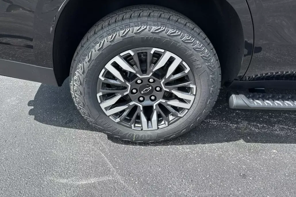 2025 Chevrolet Tahoe Z71 photo 1