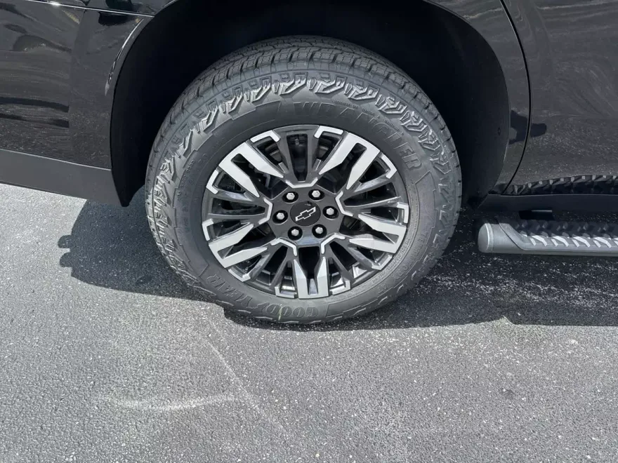 2025 Chevrolet Tahoe Z71 photo 1