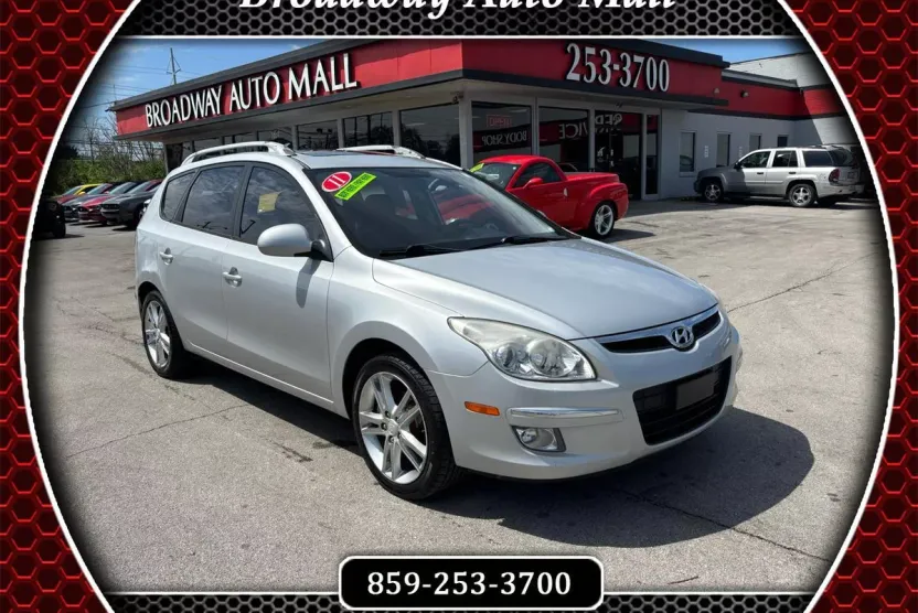 2011 Hyundai Elantra Touring SE photo 1