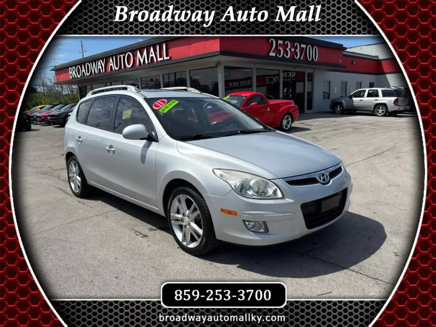 2011 Hyundai Elantra Touring SE photo 1