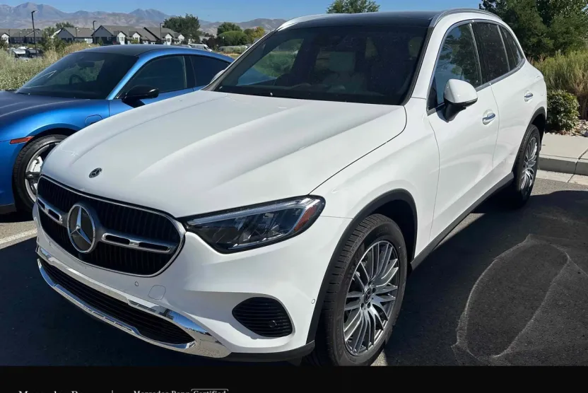 2025 Mercedes Benz GLC 300 4MATIC photo 1