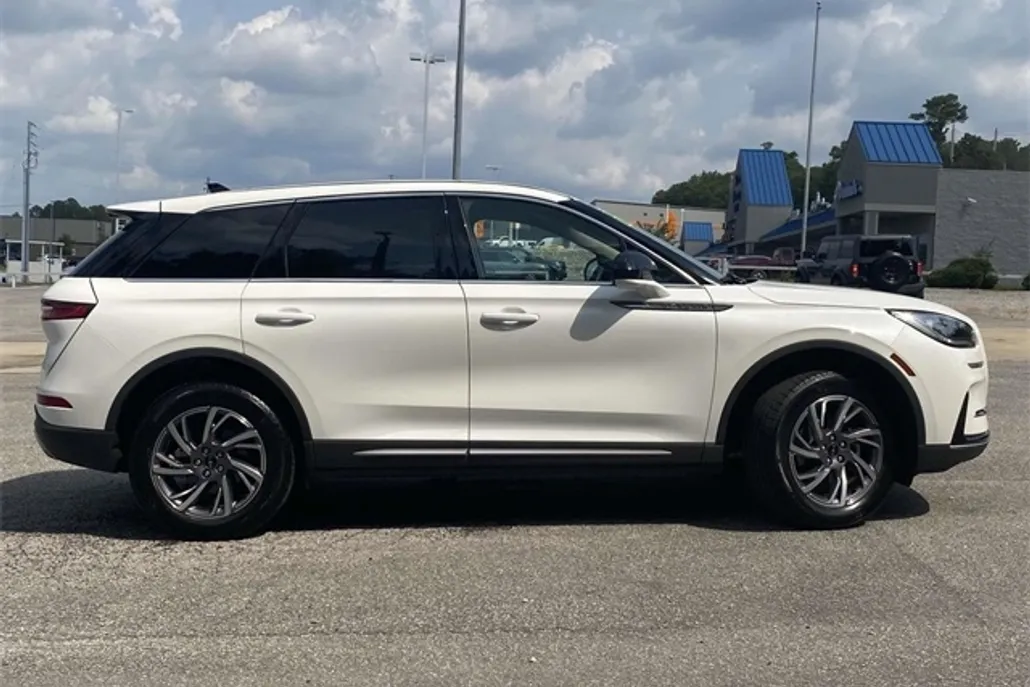 2025 Lincoln Corsair Premiere photo 1