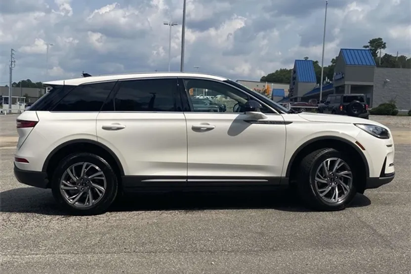 2025 Lincoln Corsair Premiere photo 1