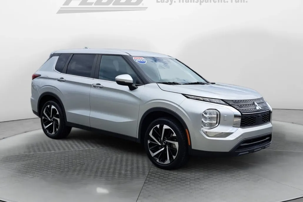 2022 Mitsubishi Outlander ES 2.5 S-AWC photo 1