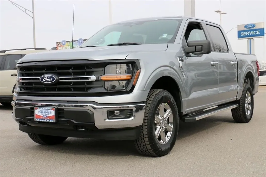 2025 Ford F-150 XLT photo 1