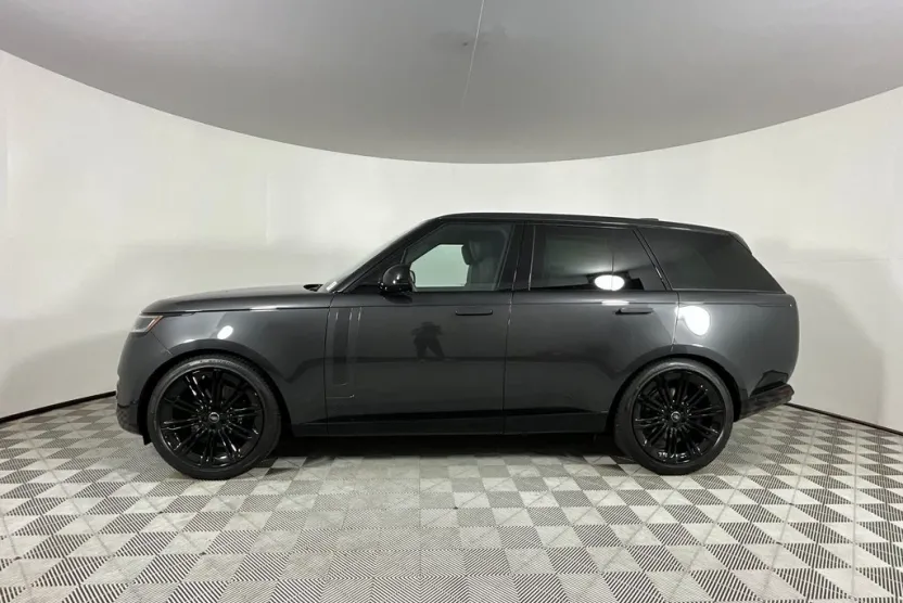 2025 Land Rover Range Rover SE photo 1