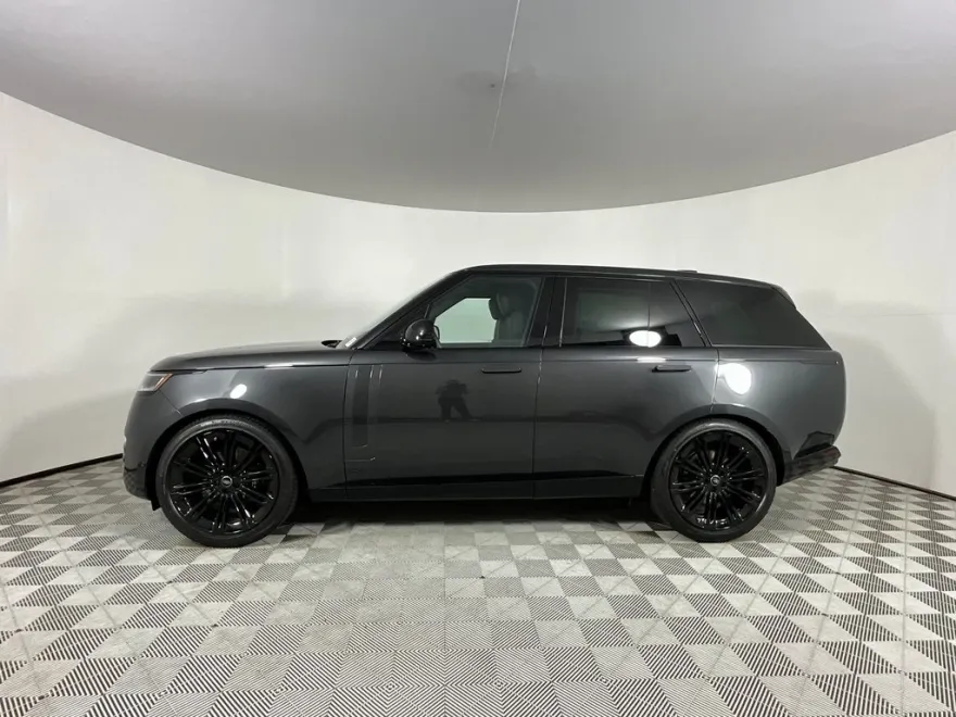2025 Land Rover Range Rover SE photo 1