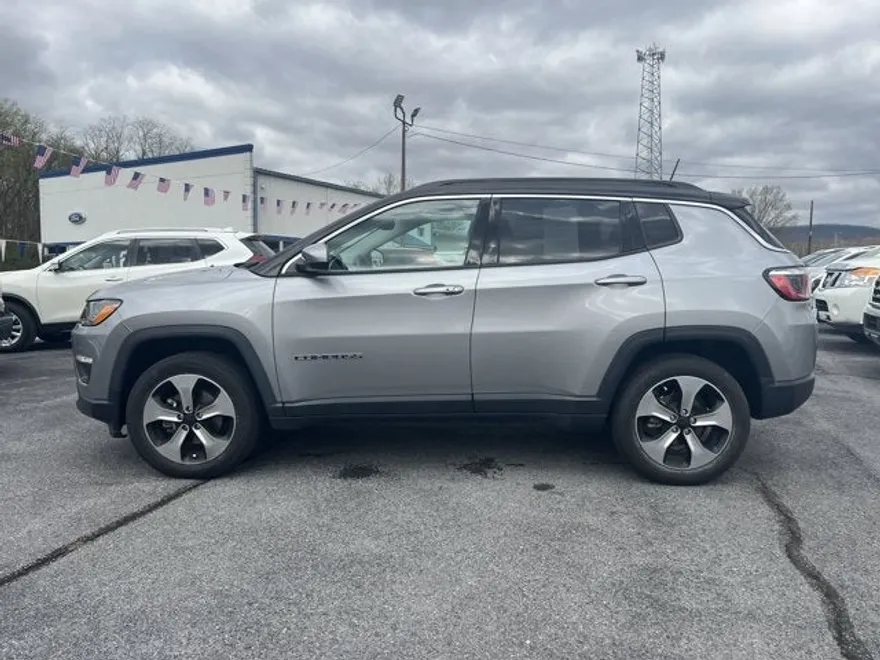 2018 Jeep Compass Latitude photo 1