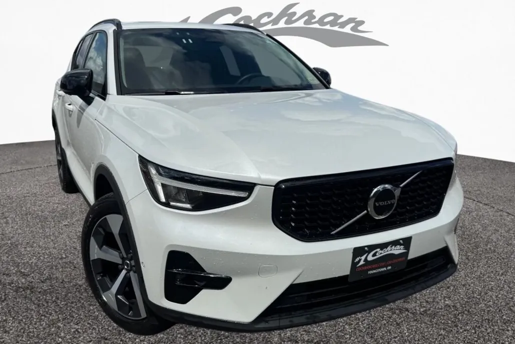 2024 Volvo XC40 Plus photo 1