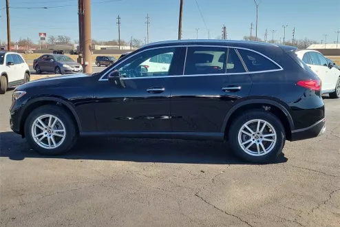 2025 Mercedes Benz GLC 300 photo 2