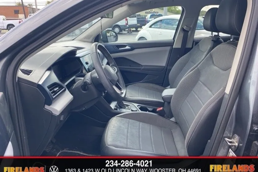 2022 Volkswagen Taos SE photo 1