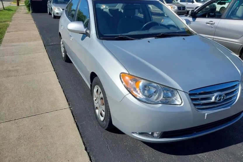 2010 Hyundai Elantra Blue GLS SE photo 1