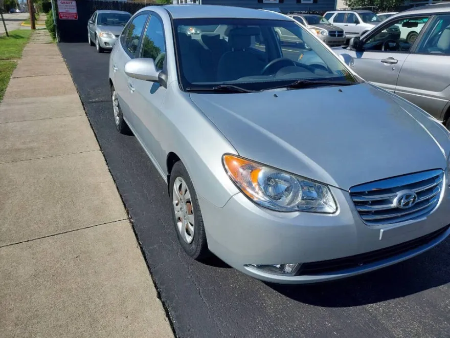2010 Hyundai Elantra Blue GLS SE photo 1