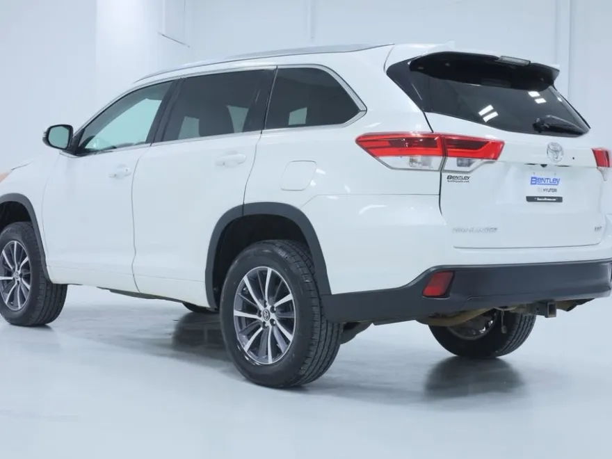 2017 Toyota Highlander XLE photo 1