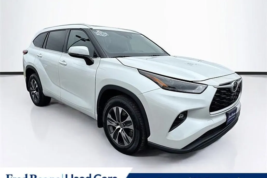 2023 Toyota Highlander XLE photo 1
