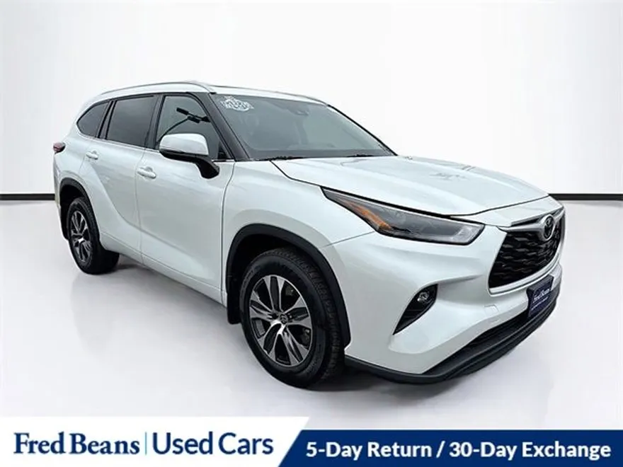2023 Toyota Highlander XLE photo 1