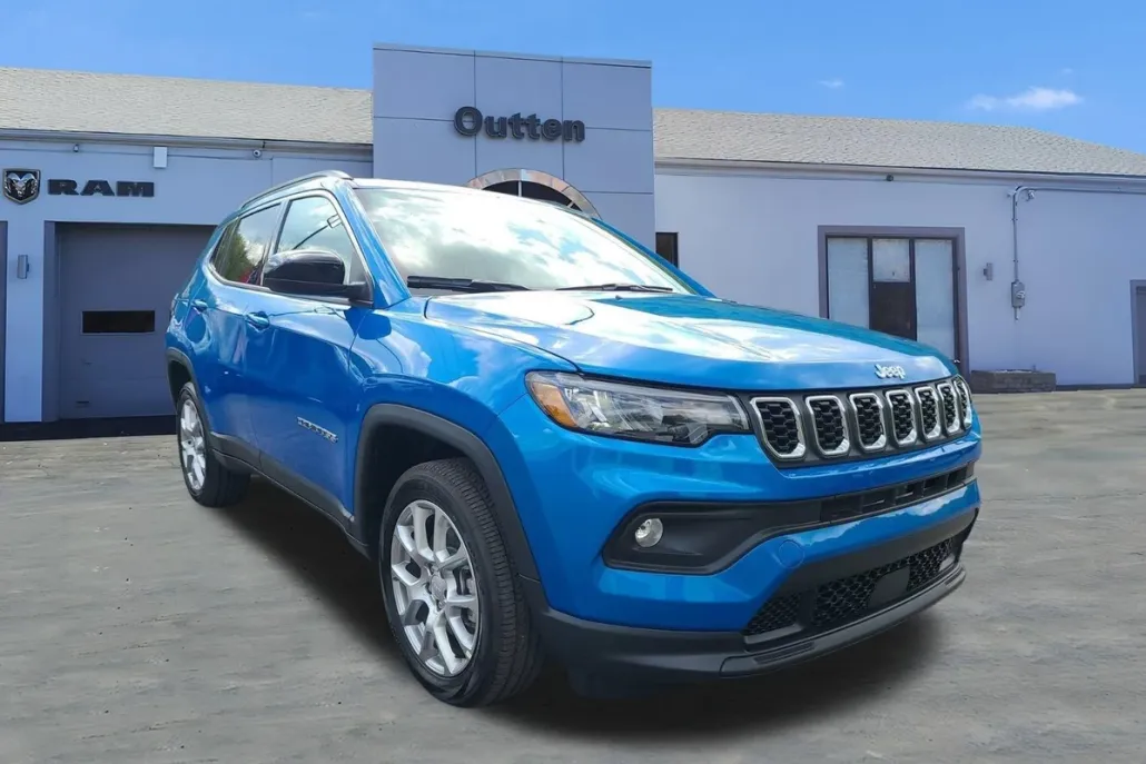 2024 Jeep Compass Latitude Lux photo 1