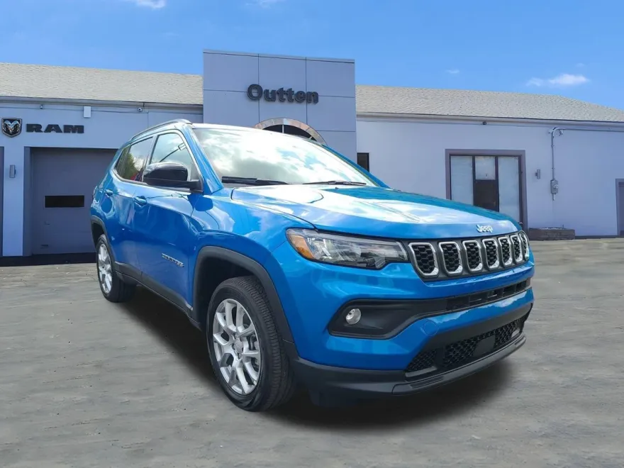 2024 Jeep Compass Latitude Lux photo 1
