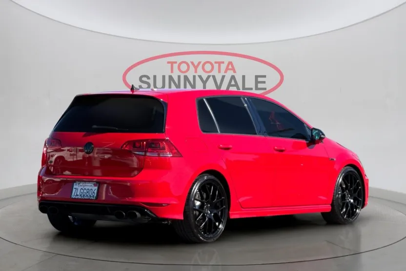 2015 Volkswagen Golf R photo 1
