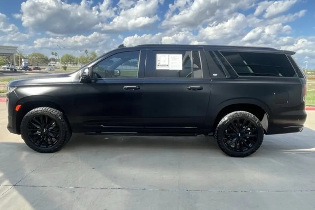 2023 Cadillac Escalade ESV Premium Luxury photo 1