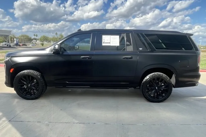 2023 Cadillac Escalade ESV Premium Luxury photo 1