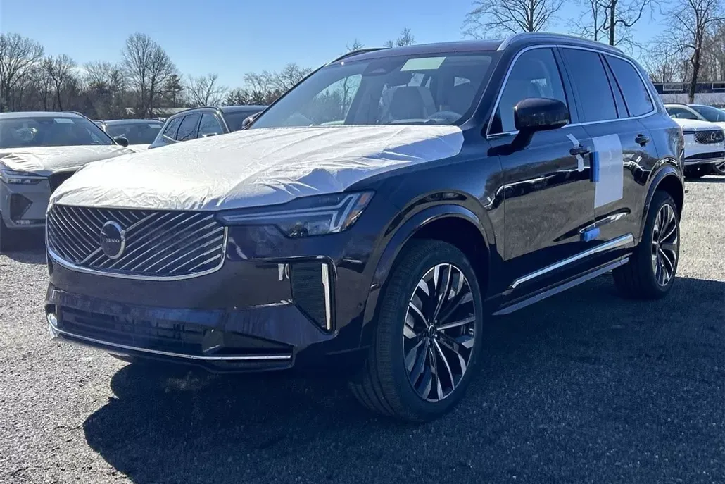 2025 Volvo XC90 photo 1