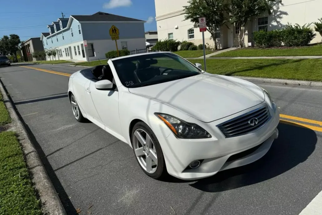 2014 Infiniti Q60 photo 1