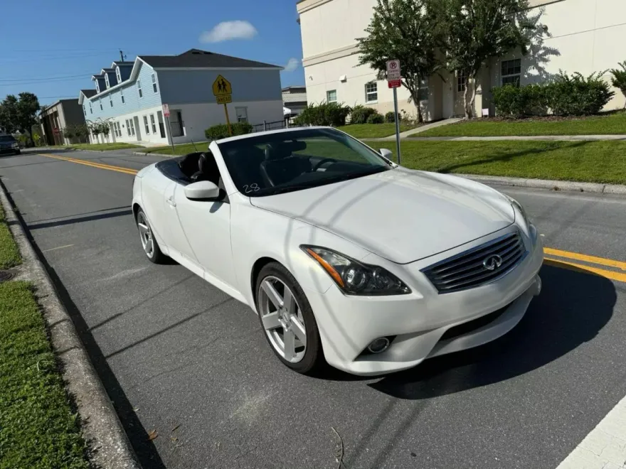 2014 Infiniti Q60 photo 1