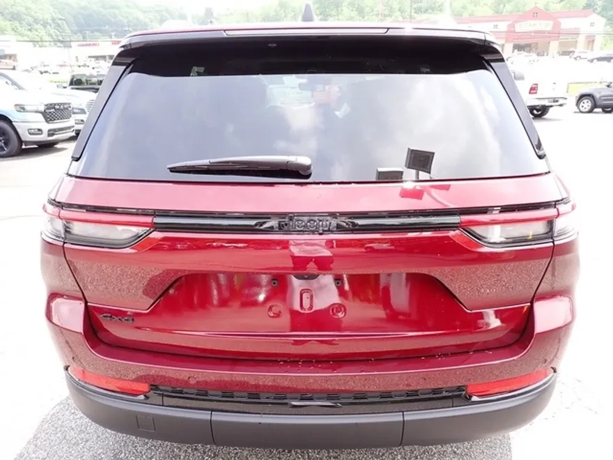 2025 Jeep Grand Cherokee Altitude photo 1