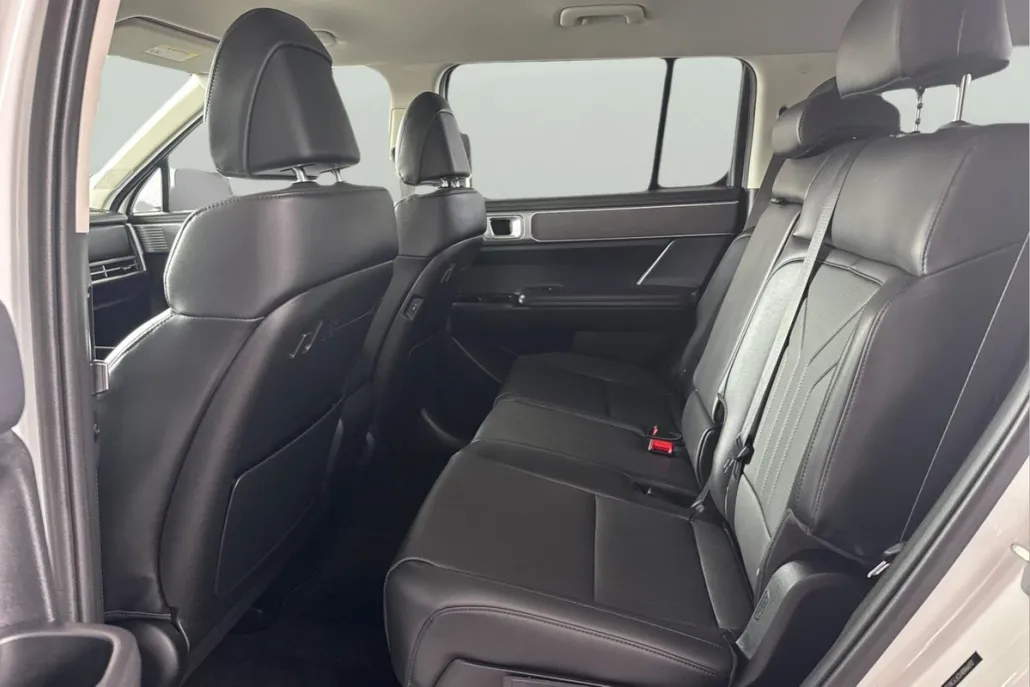 2025 Hyundai Santa Fe SEL photo 1