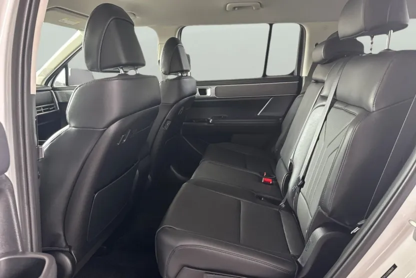 2025 Hyundai Santa Fe SEL photo 1