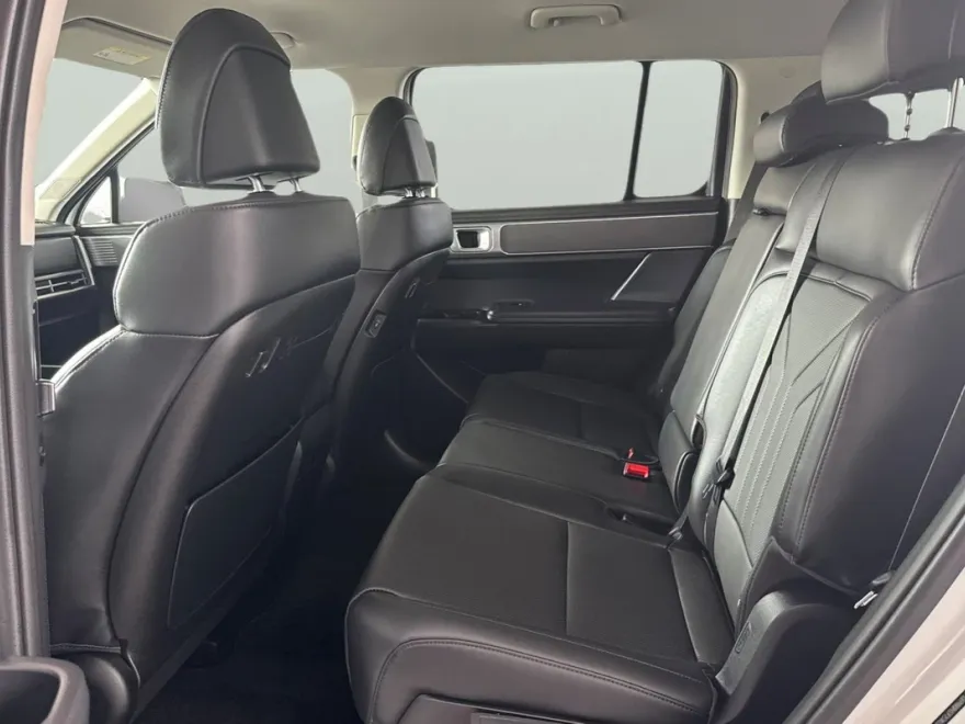 2025 Hyundai Santa Fe SEL photo 1