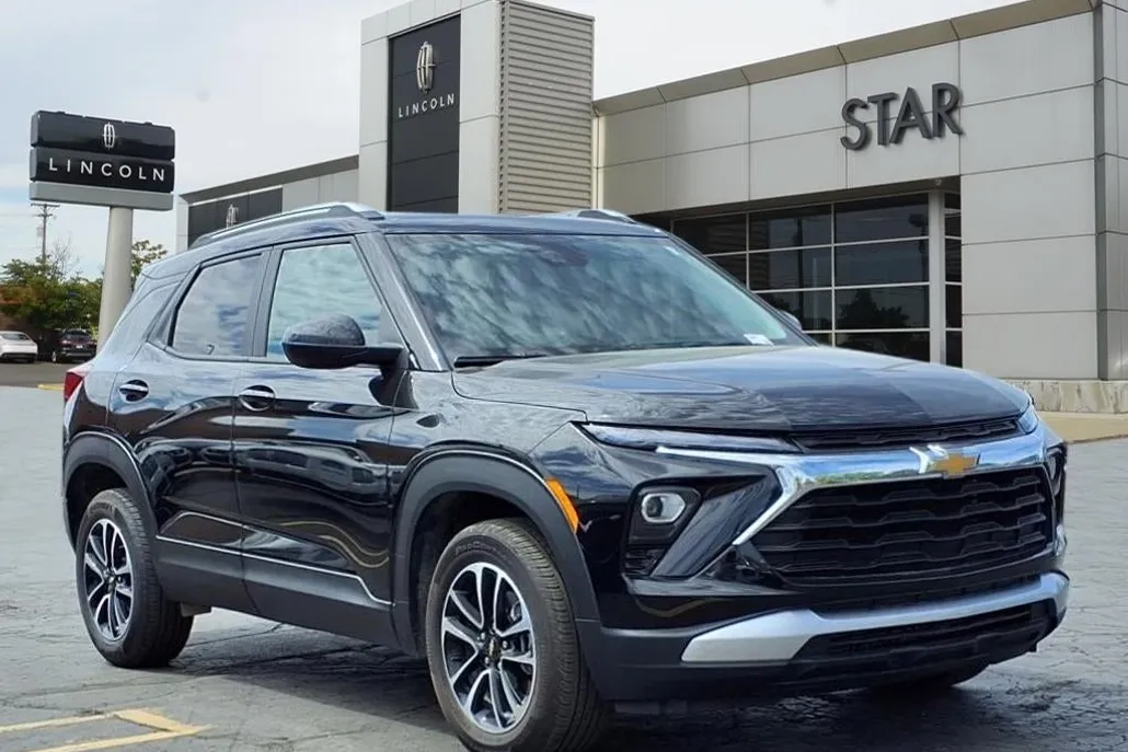 2025 Chevrolet Trailblazer LT photo 1