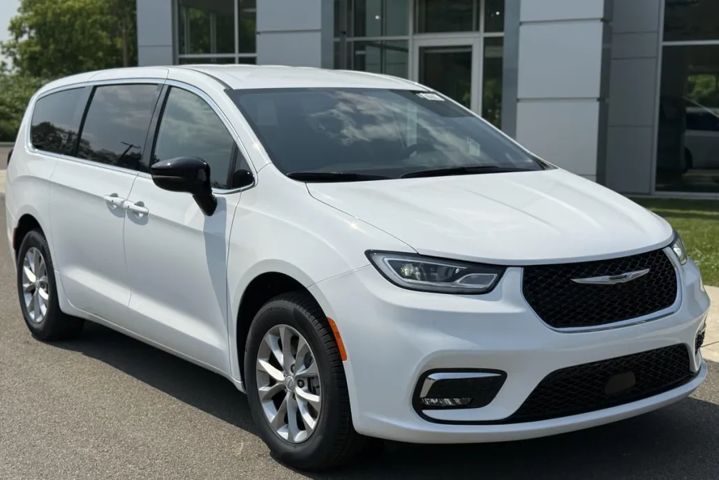 2025 Chrysler Pacifica photo 1