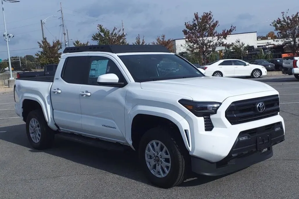 2024 Toyota Tacoma SR5 photo 1